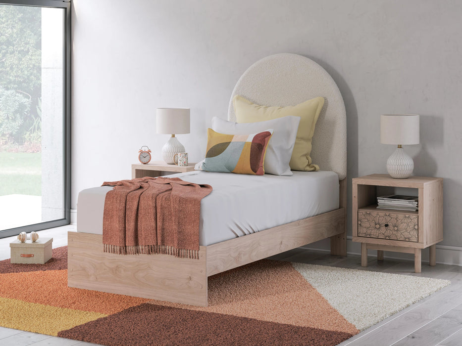 Arloster Upholstered Bed