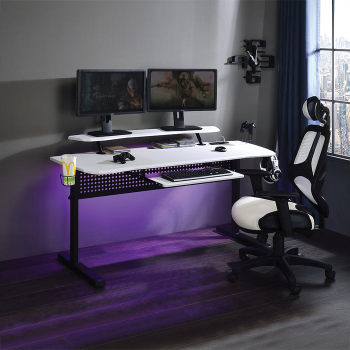 Vildre Gaming Desk w/USB Port - Image 9