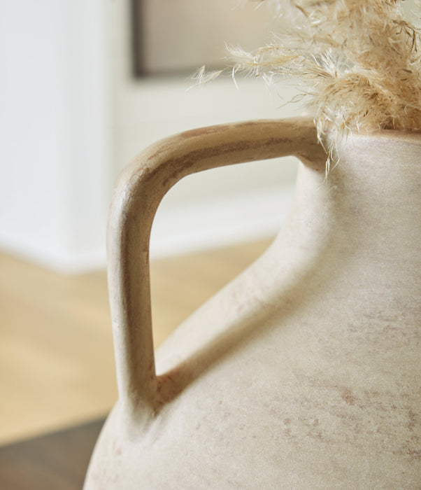 Justy Vase - FAMSA Furniture (TX)