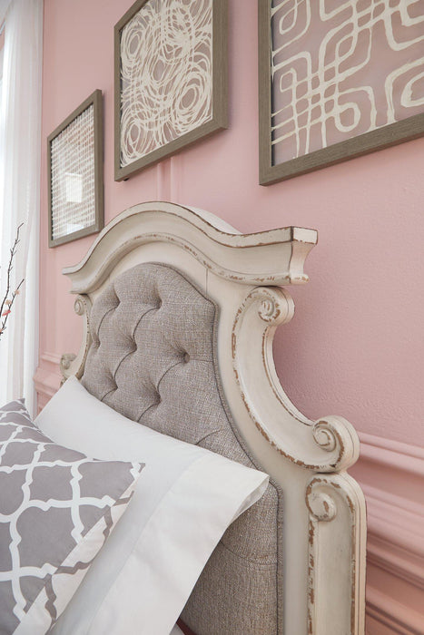 Realyn Upholstered Bed - FAMSA Furniture (TX)