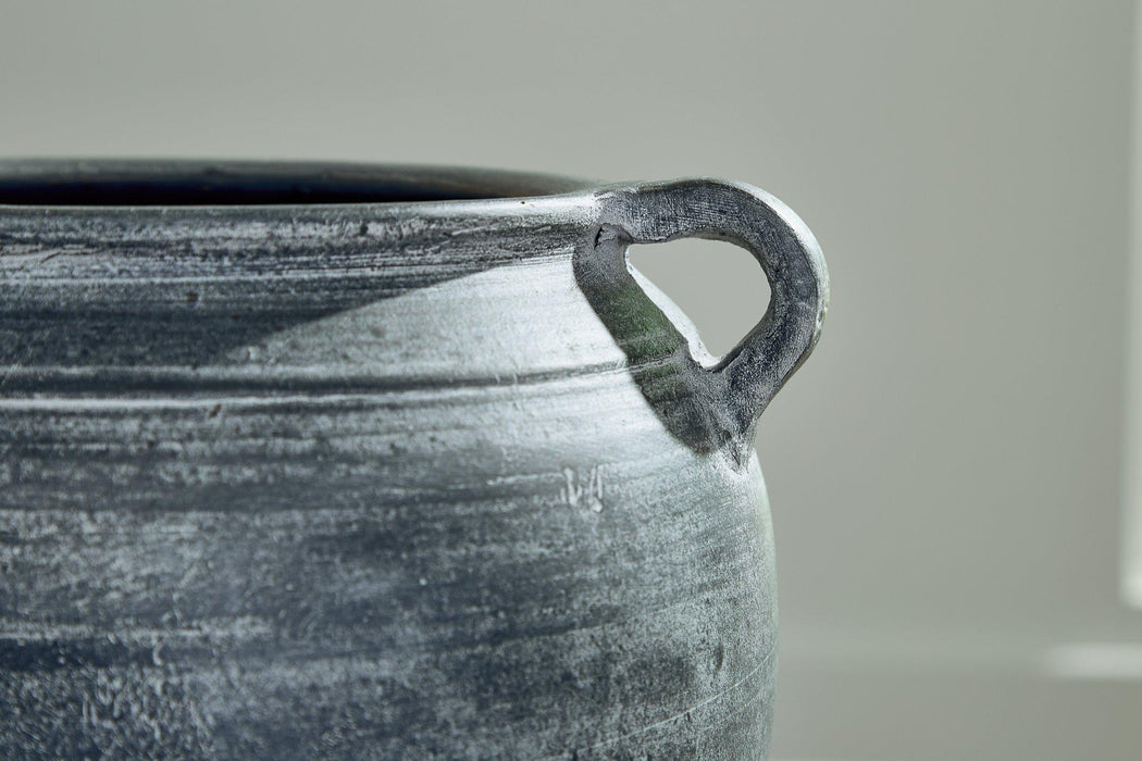 Meadie Vase - FAMSA Furniture (TX)