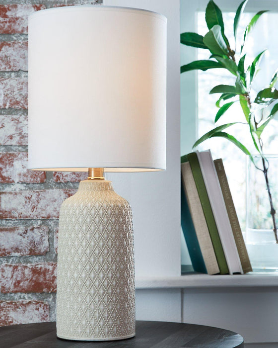 Donnford Table Lamp - FAMSA Furniture (TX)