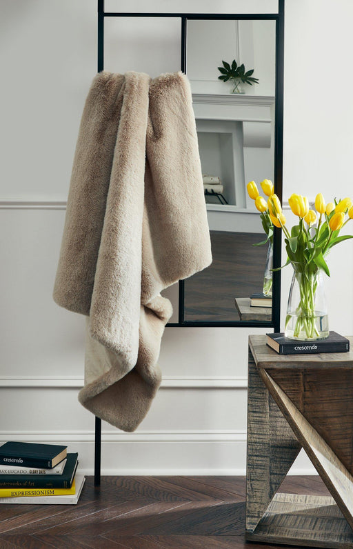 Gariland Throw (Set of 3) - FAMSA Furniture (TX)