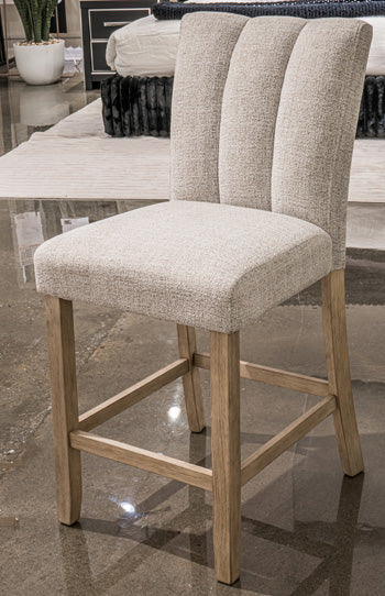 Larawyn Counter Height Barstool - FAMSA Furniture (TX)