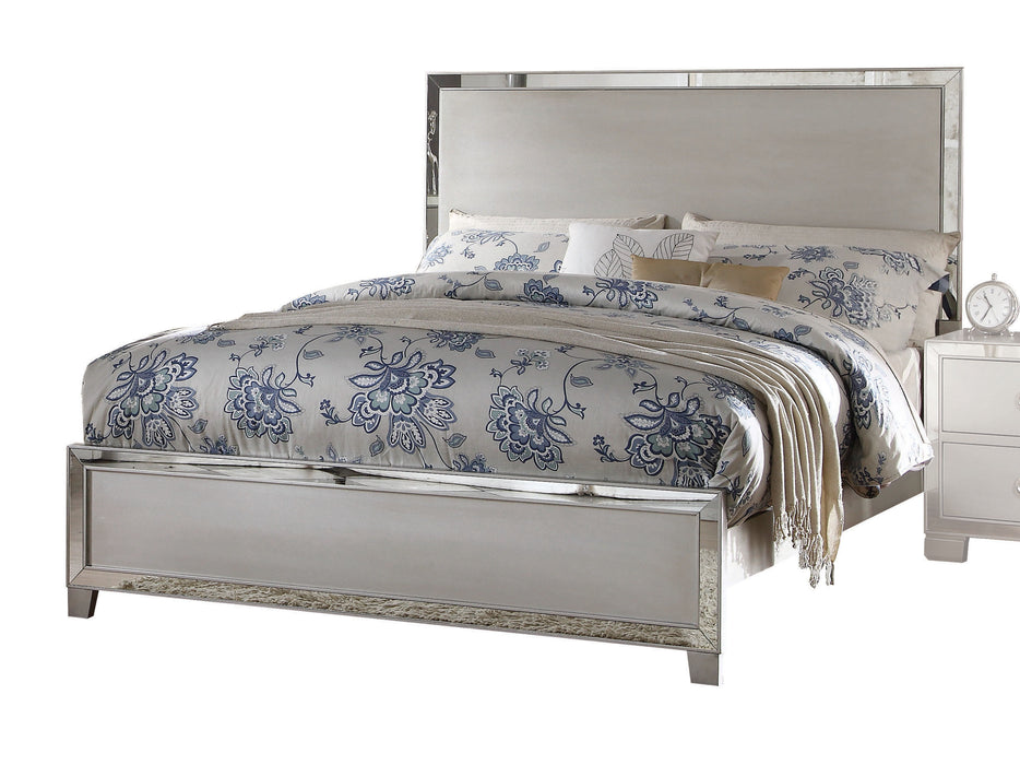 Voeville II Queen Bed - Image 4